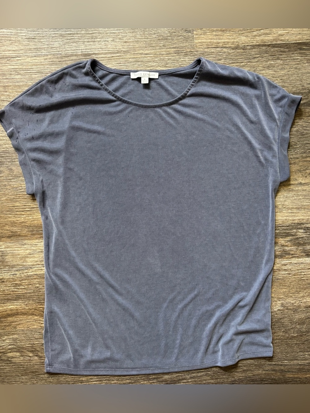 Green Envelope Short Sleeve Scoop Neck Top in Charcoal Gray